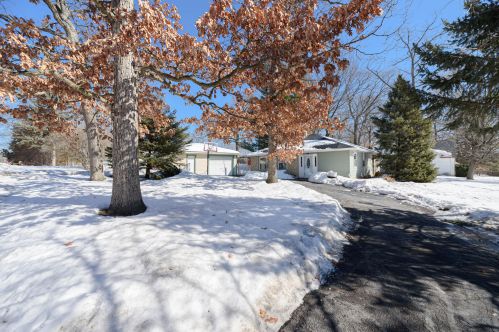2070 Elm Grove Rd, Waukesha, WI 53151-2627