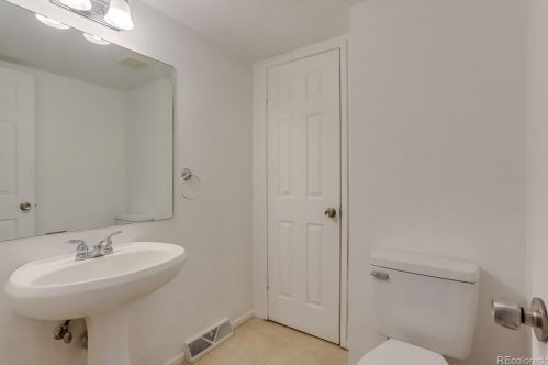 3914 Yosemite St, Denver CO 80237-1925 exterior