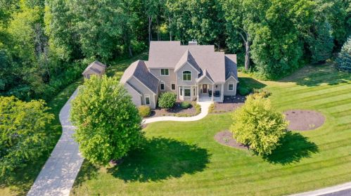 36833 Stillwater Dr, Oconomowoc, WI 53066-8647