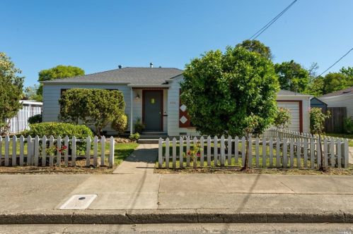 2056 Magowan Dr, Santa Rosa, CA 95405-4920