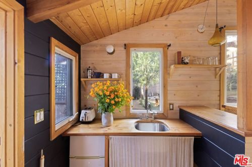 19751 Grand Vw Dr, Topanga CA  90290-3313 exterior