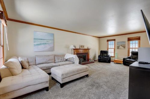 2916 Berkshire Dr, Waukesha, WI 53188-1399