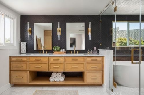 2936 Alta Vis Dr, Newport Beach CA  92660-3205 exterior