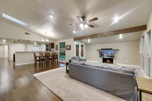 2017 Jennifer Ct, Carrollton TX 75007-3528 exterior