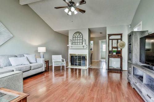 3002 Penny Ln, Euless, TX 76039-7825