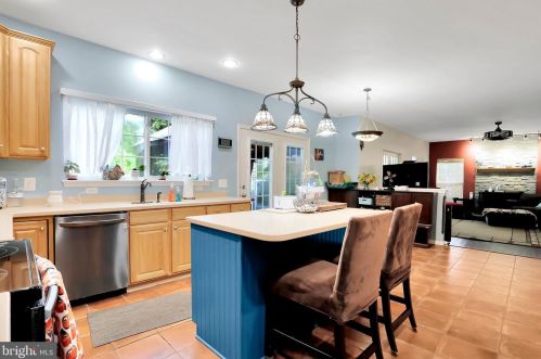 357 Locust Grove Dr, Purcellville VA  20132-3285 exterior