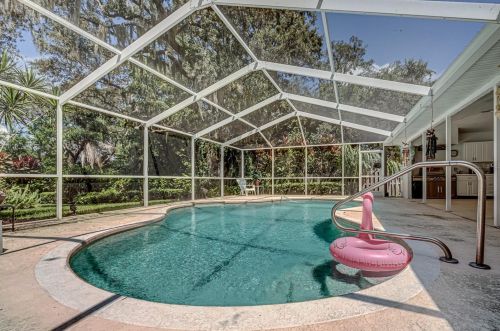 963 Ridgewood Ter, Tarpon Springs FL  34689-2622 exterior