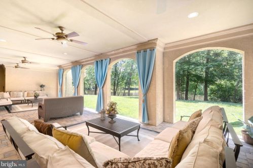 608 Kentland Dr, Great Falls VA  22066-1030 exterior