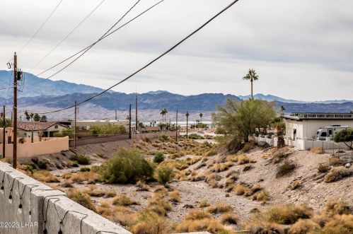 2745 Pony Ln, Lake Havasu City AZ  86406-8423 exterior