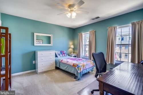 7328 Hampton Manor Pl, Springfield VA 22150-4921 exterior