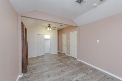 913 Jeffrey Dr, Denton TX  76208-6425 exterior