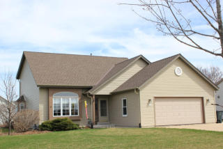 202 Mckenzie Ave, Mukwonago, WI 53149-1493