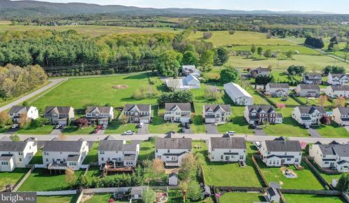 125 Victoria Ln, Charles Town WV  25414-5984 exterior