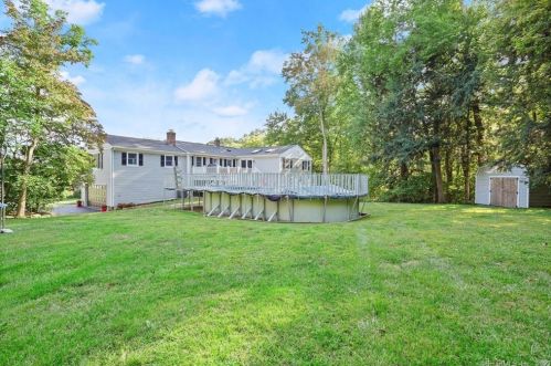 33 Windsor Rd, Huntington CT 06484-5022 exterior