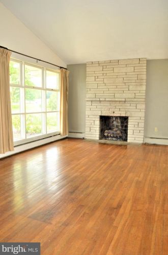 45 Country Club Rd, Carlisle, PA 17015-8887