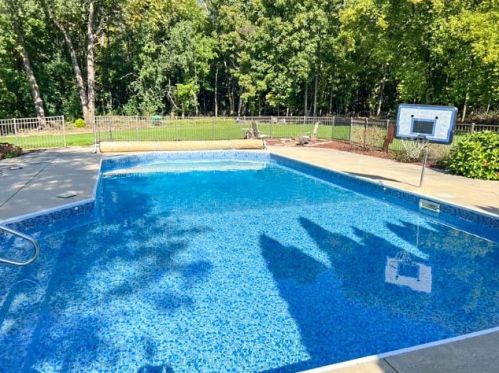 310 Crystal Dr, Chenequa, WI 53029-1836