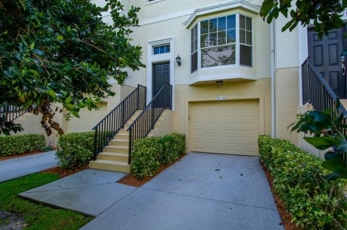 1725 42nd Sq, Vero Beach, FL 32960-0559