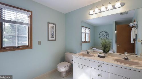 13 Woodside Ln, Flemington NJ  08822-3221 exterior