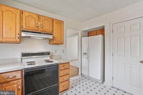 166 Hyde Park Ln, Charles Town WV  25414-4545 exterior