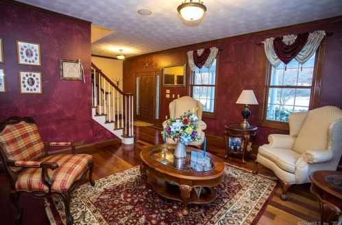 2 Deepwood Dr, Norwich CT  06360-1608 exterior