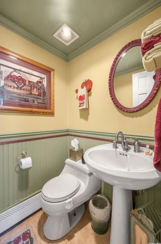 33 Lorijean Ln, Elwood NY  11731-4118 exterior