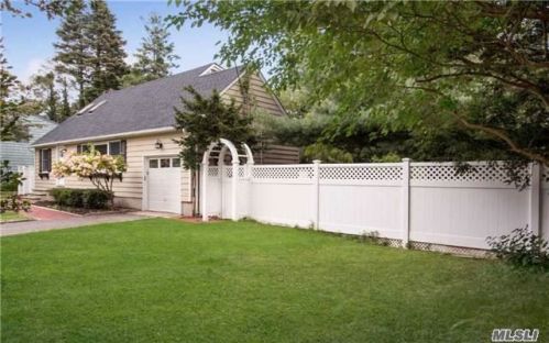 29 Wheeler Pl, Northport, NY 11768-3145