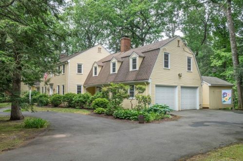 10 Metacomet Rd, Farmington, CT 06032-1801