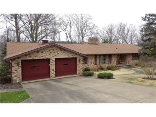 2337 Beechwood Dr, Parral, OH 44622-7452
