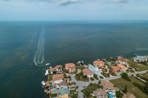 5015 Westshore Dr, New Port Richey, FL 34652-3043