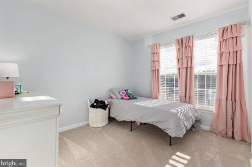 9078 Falcon Glen Ct, Bristow VA  20136-5739 exterior