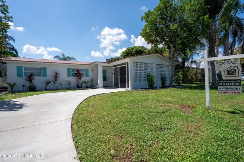 2277 Lakeview Dr, Melbourne, FL 32935-3177