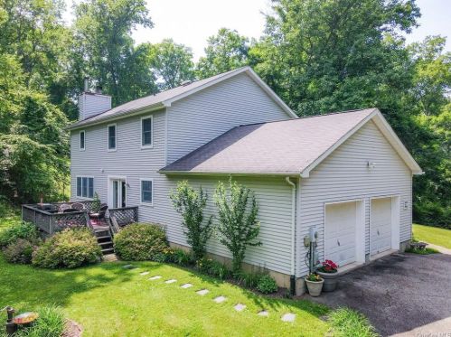 70 Iron Mountain Rd, Warwick NY  10990-3307 exterior