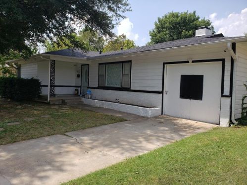2720 Hunter St, Fort Worth, TX 76112-5526