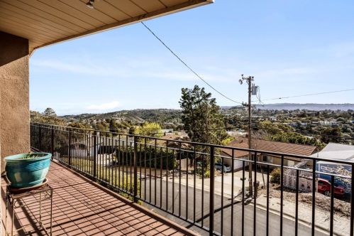 2440 Lincoln Ave, Belmont CA  94002-1424 exterior