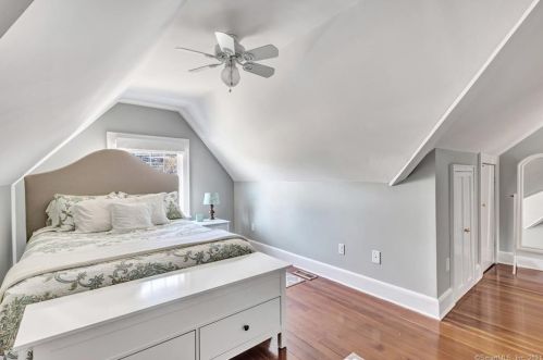 136 Vlg Rd, Huntington CT 06484-1778 exterior