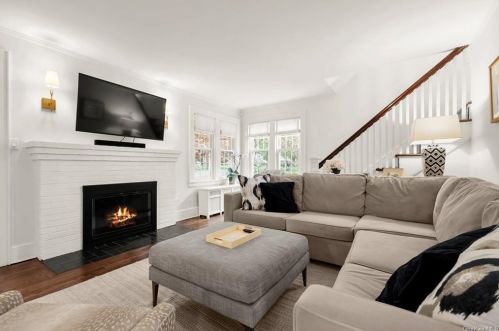 20 Hazelton Dr, White Plains NY  10605-3818 exterior