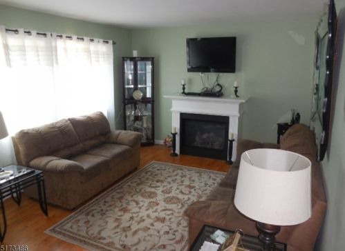 30 Oak St, Lincoln Park, NJ 07035-2434