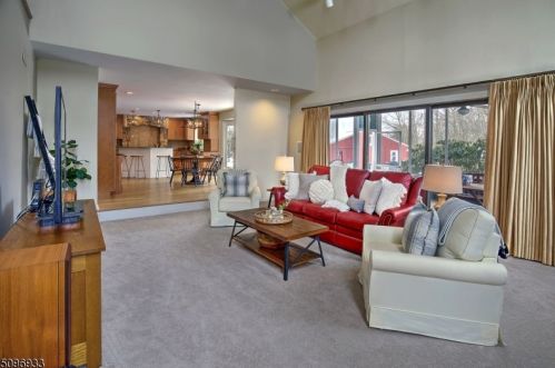 605 Larger Cross Rd, Bedminster NJ  07921-2728 exterior