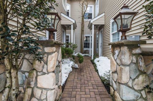 10 Sagamore Dr, Hicksville, NY 11803-1522