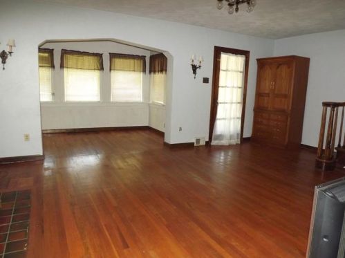 229 Monongahela Ave, Glassport, PA 15045-1103