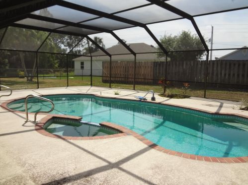 2661 Opal Cir, Fort Pierce, FL 34952-6846