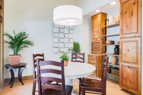 583 Lora Ln, Tarpon Springs FL 34688-9058 exterior