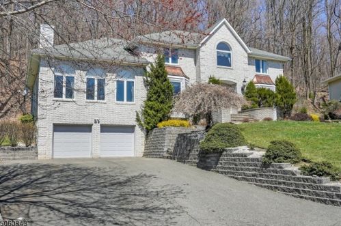 10 Edgefield Dr, Greystone Park, NJ 07950-1958