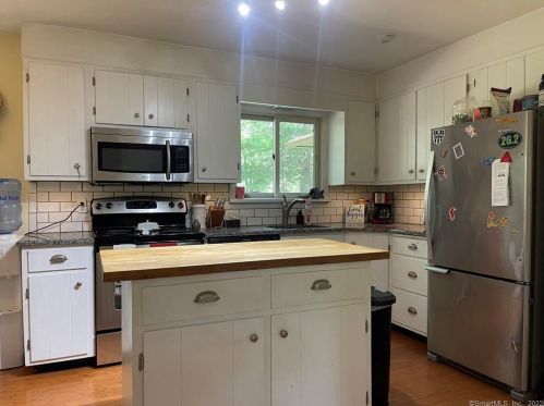 30 Bass Dr, Groton CT  06340-5408 exterior