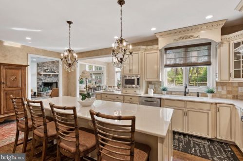 466 Black Swan Ln, Berwyn PA  19312-1908 exterior