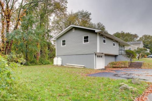 121 Fir Ave, Tiverton RI  02878-1640 exterior
