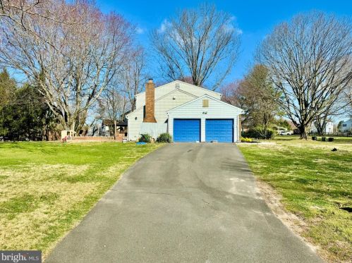 2 Elizabeth Ln, Southampton PA  18954-1011 exterior