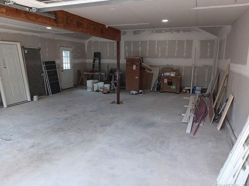 10 Forest St, East Hampton, CT 06424-1714