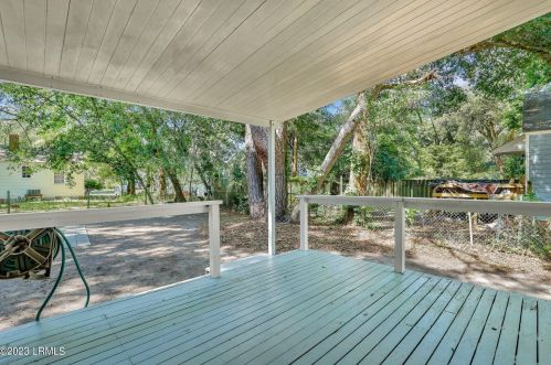 2704 Oaklawn St, Beaufort SC  29902-4335 exterior