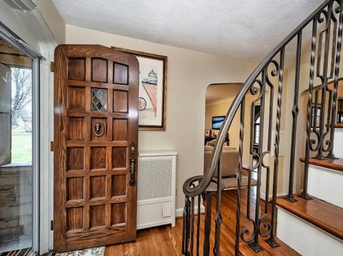 86 Hoodridge Dr, Pittsburgh, PA 15228-1837